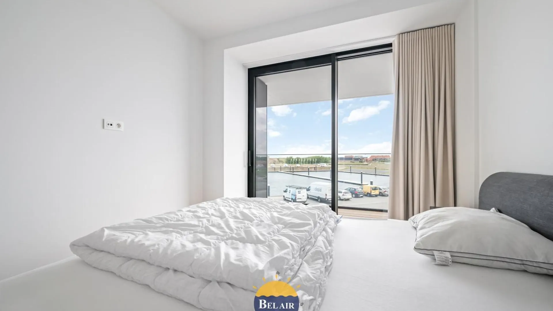 Stylish And Luxurious 3-Bedroom Apartment With A Large Sunny Terrace T19 Ostend